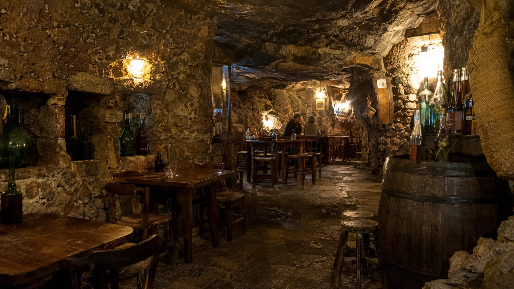 Autentični kameni enterijer Taverne Domestic u planinskom ambijentu Orjena